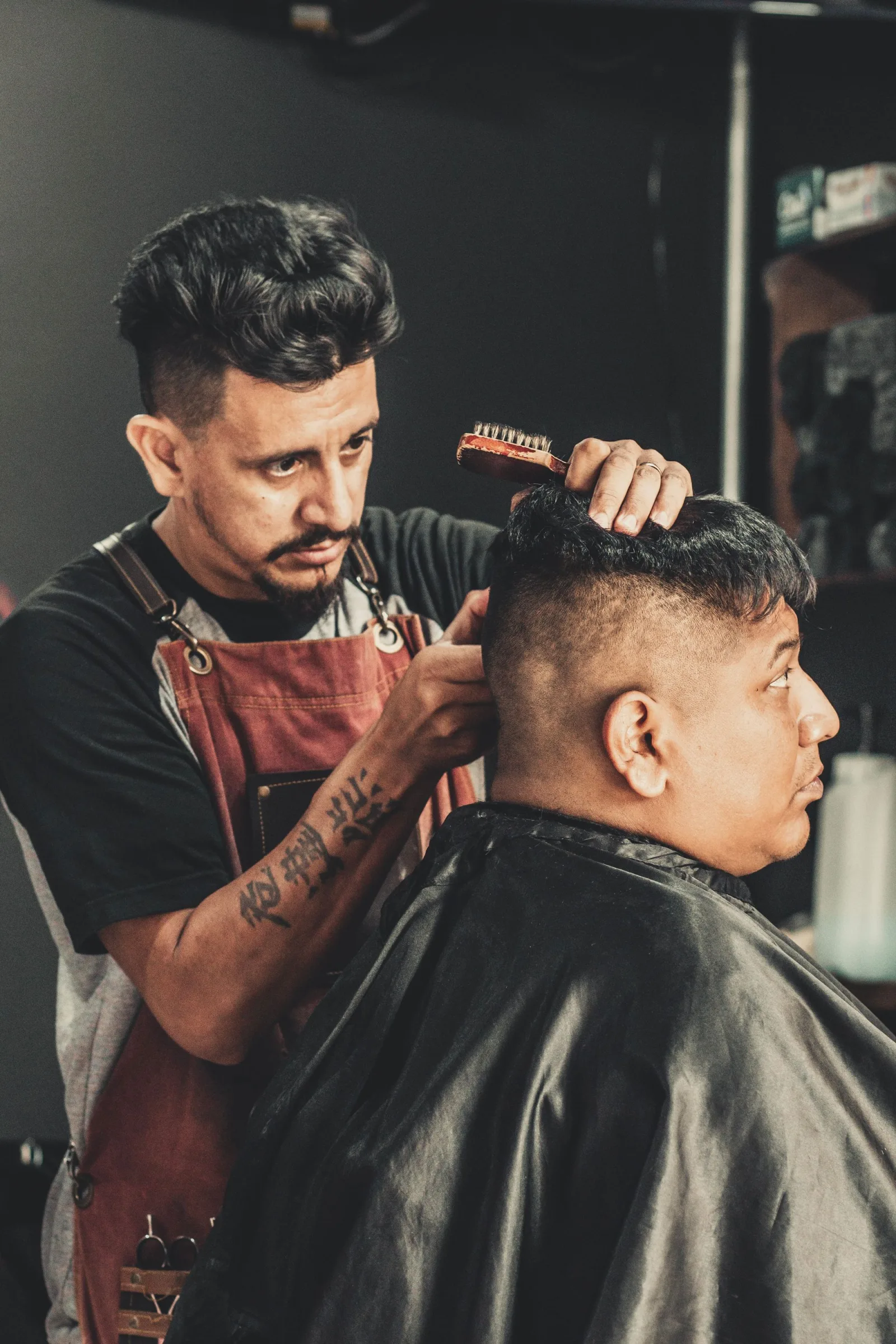 Online booking and AI messaging for barbers